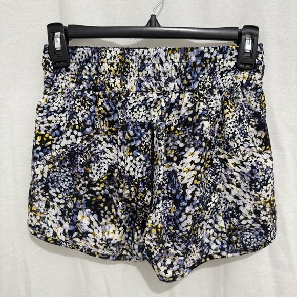 NWOT Lululemon Tracker Short V *4" Floral Metropolis Multi Women’s Size 4 - Picture 7 of 9